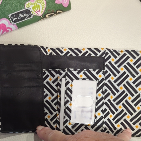 Vera Bradley Green and Black Floral Set - Picture 6 of 9